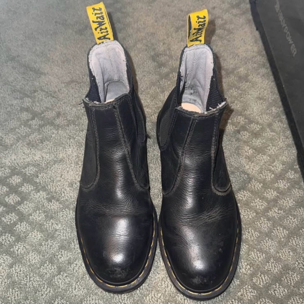 Dr. Martens SLIP RESISTANT STEEL
TOE LEATHER CHELSEA BOOTS